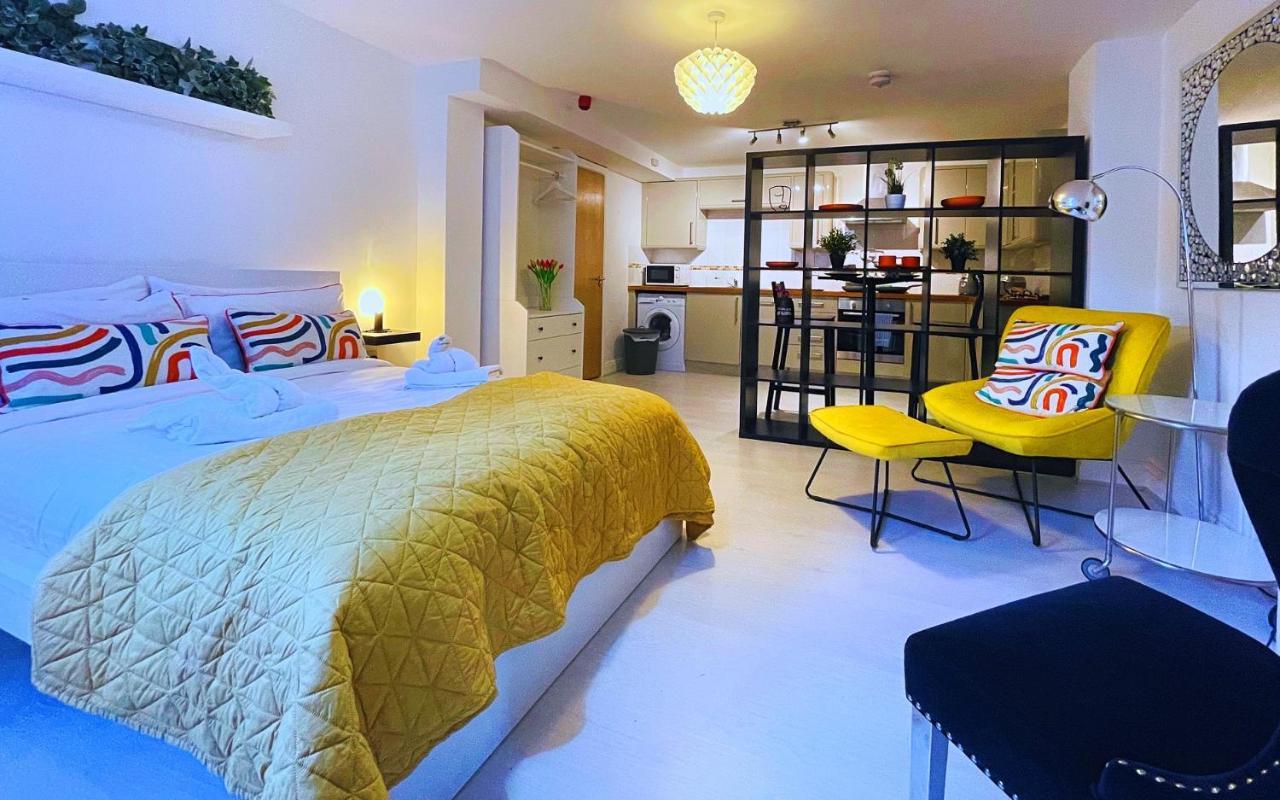 - Cabot Circus Apartment