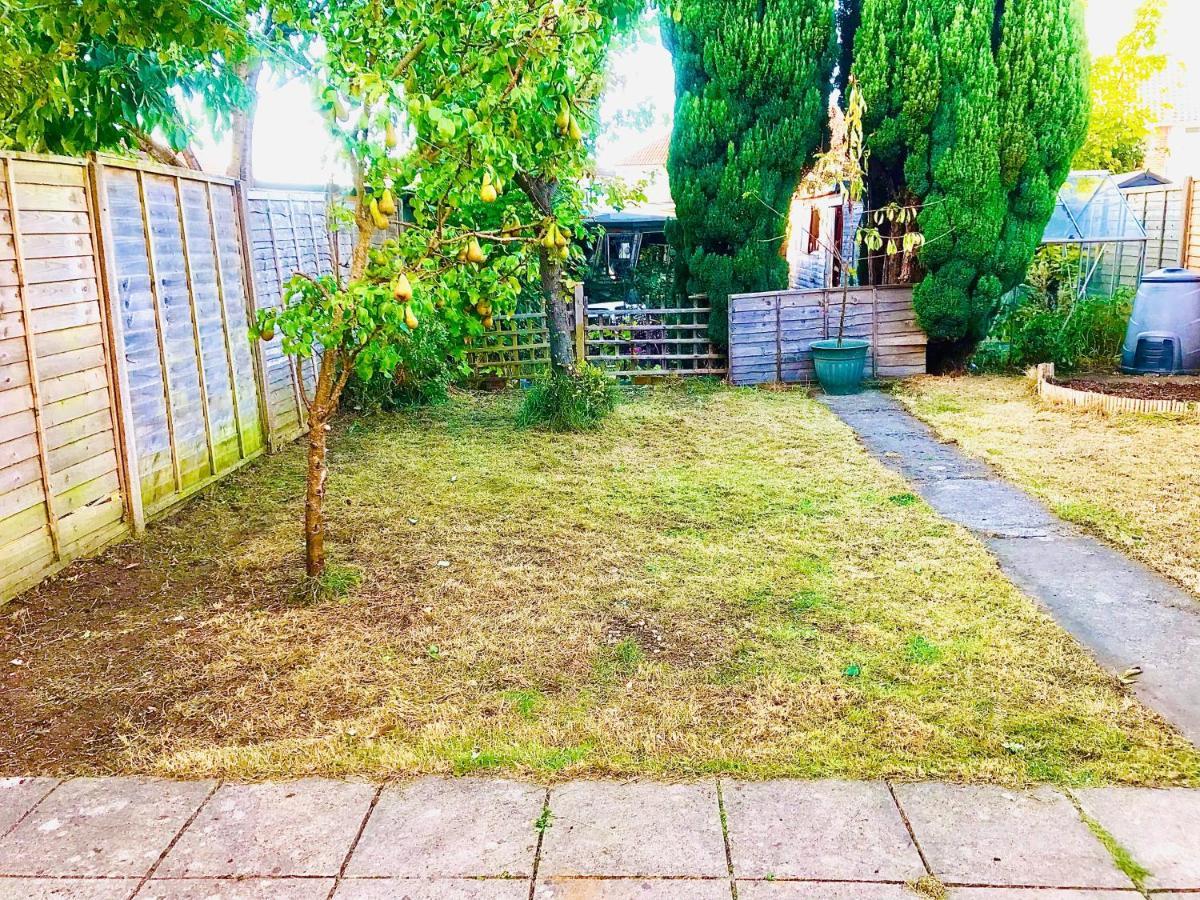 Spacious 4 Bedroom House * Bristol