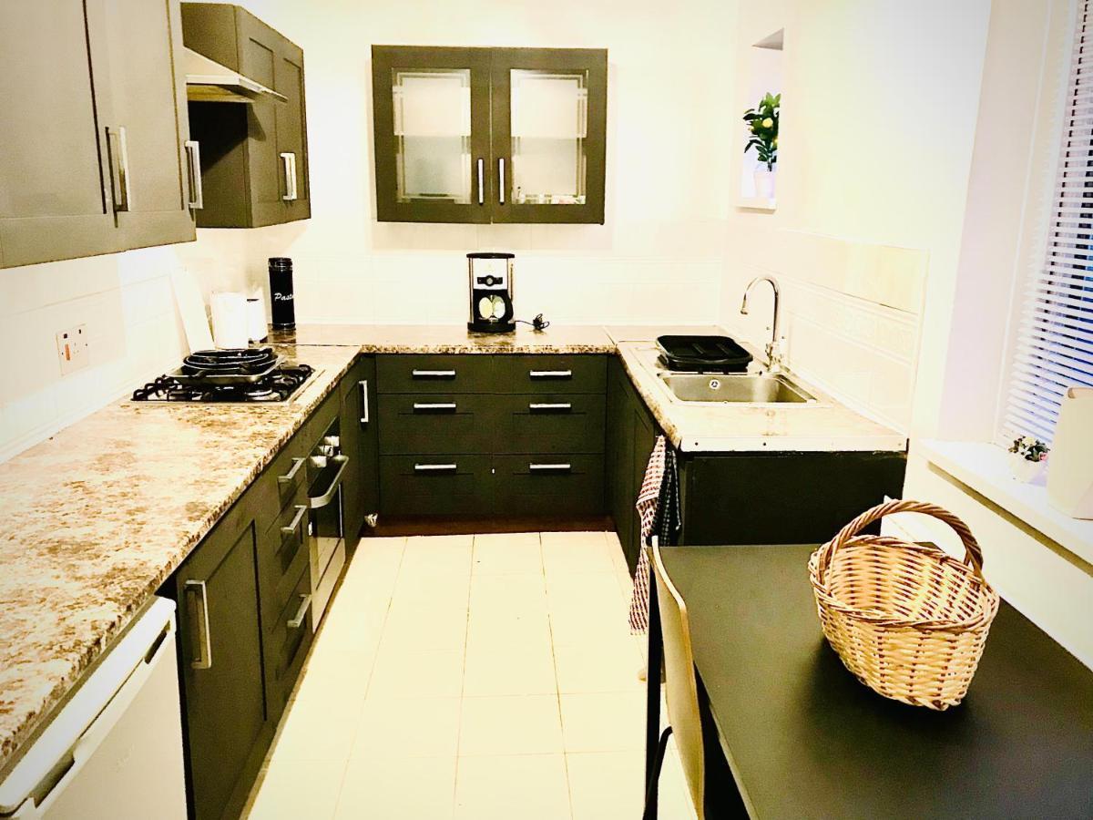 Holiday home Spacious 4 Bedroom House *