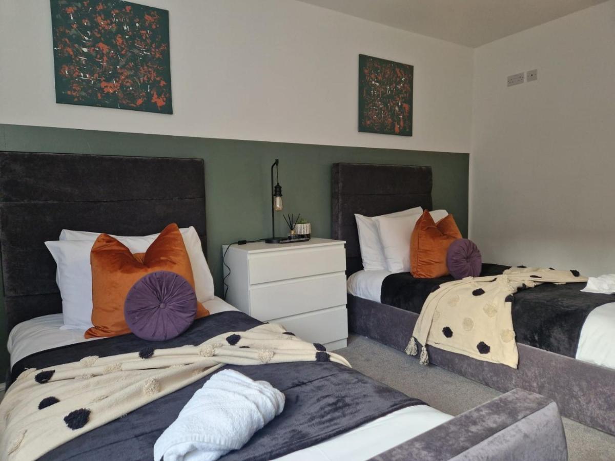 Exquisite - Sleeps 8 - Garden - Parking Apartment
