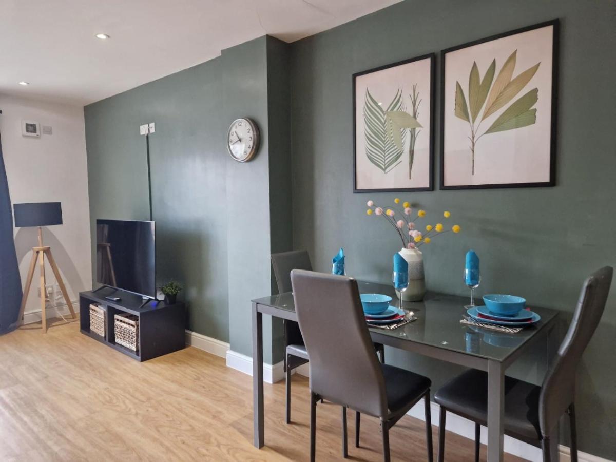 Apartment Exquisite - Sleeps 8 - Garden - Parking