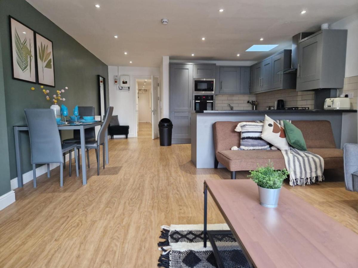 Exquisite - Sleeps 8 - Garden - Parking