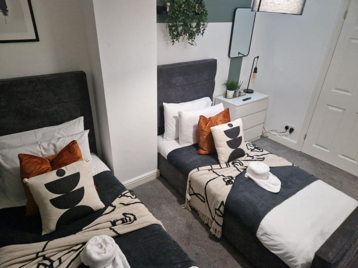 Apartment Exquisite - Sleeps 8 - Garden - Parking