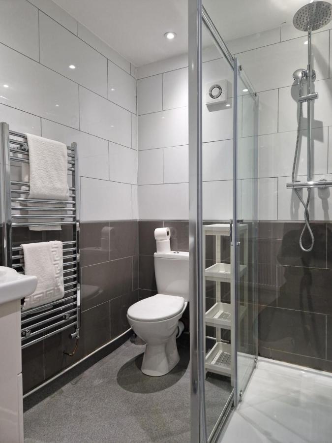 Exquisite - Sleeps 8 - Garden - Parking