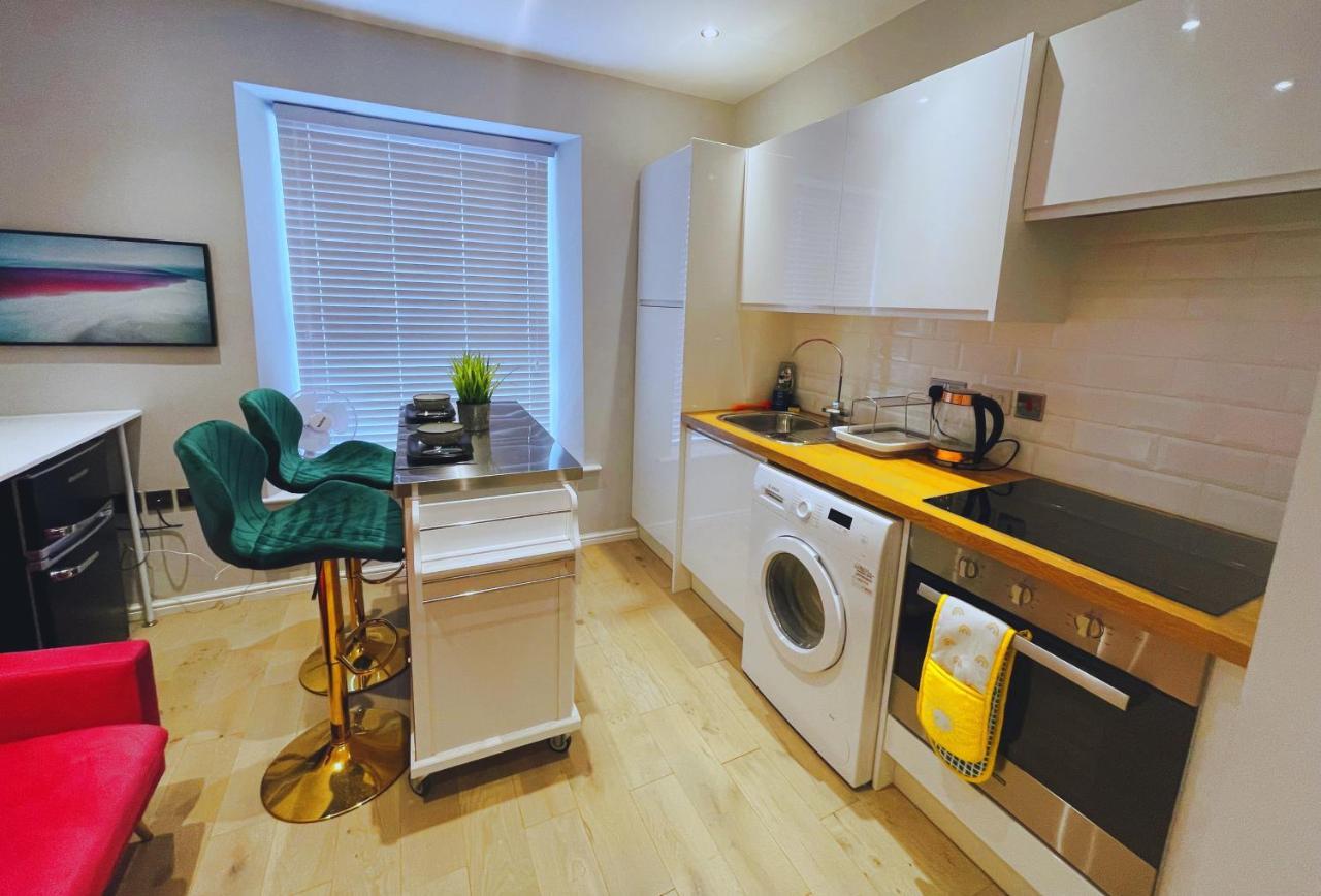 - Harbourside Apartment *