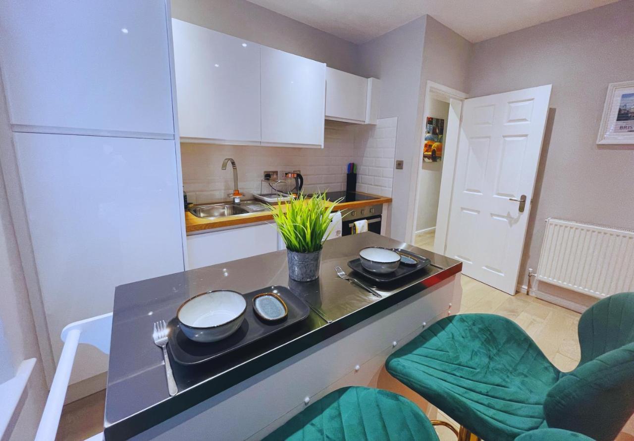- Harbourside Apartment *