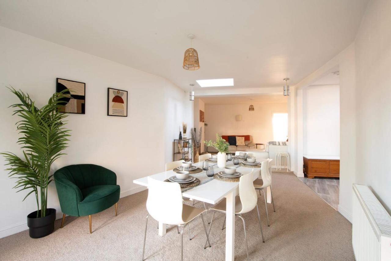 Hampton House - Sleeps 7 - Free Parking And Wifi Bristol