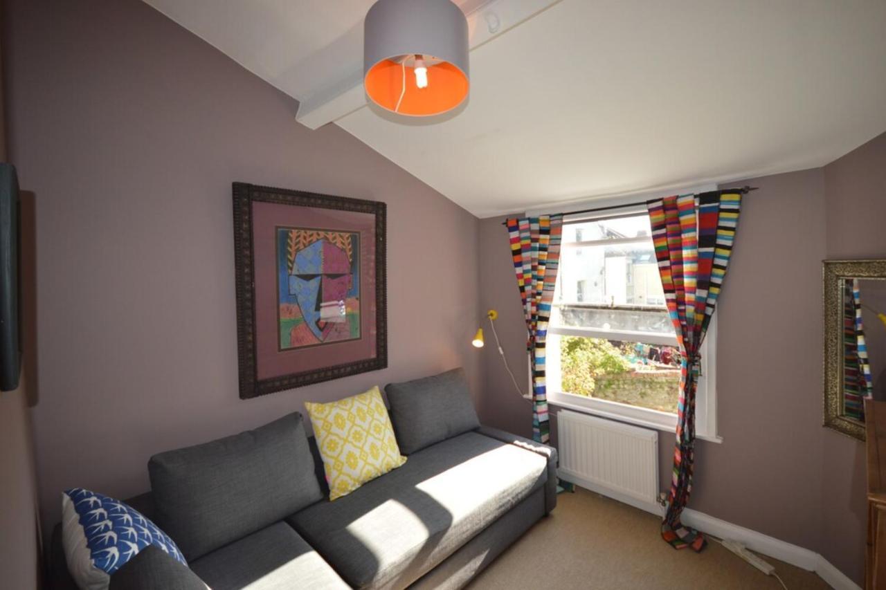 Outstanding 3 Bedroom House In Montpelier Holiday home