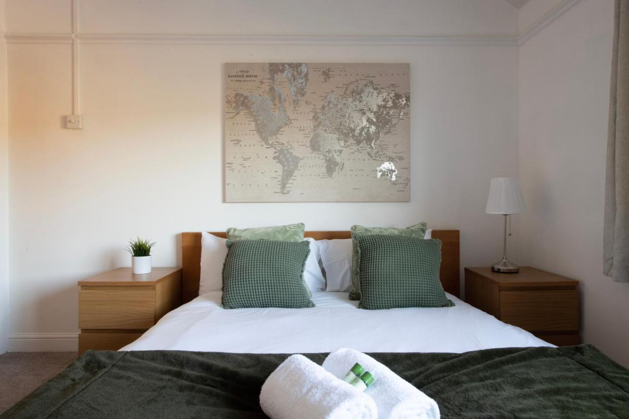 Hampton House - Sleeps 7 - Free Parking And Wifi Holiday home