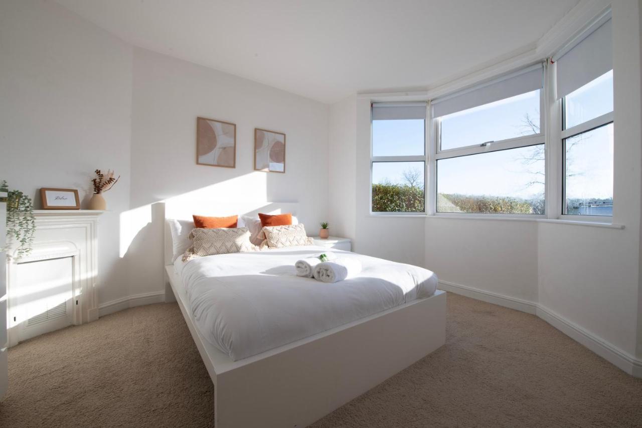 Hampton House - Sleeps 7 - Free Parking And Wifi Holiday home *