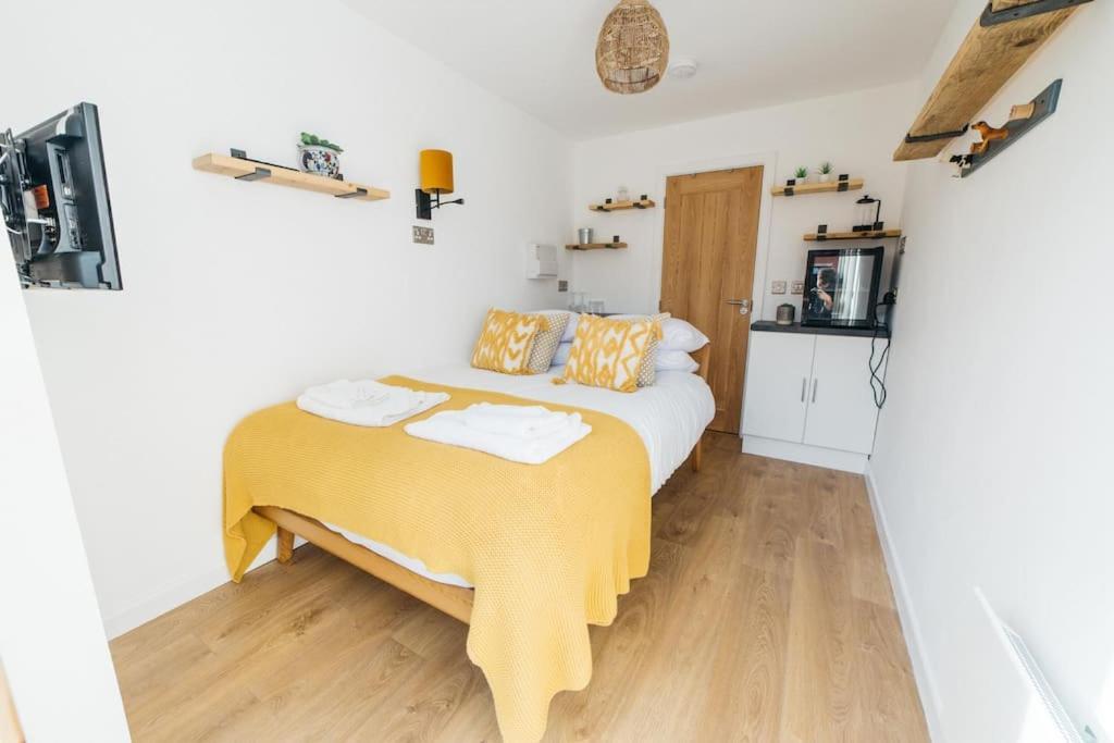 Carmen Eco-pod / Treehouse, Close To Cabot Circus * Bristol