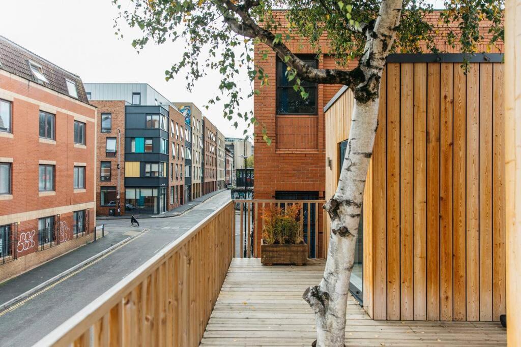 Apartment Carmen Eco-pod / Treehouse, Close To Cabot Circus Bristol