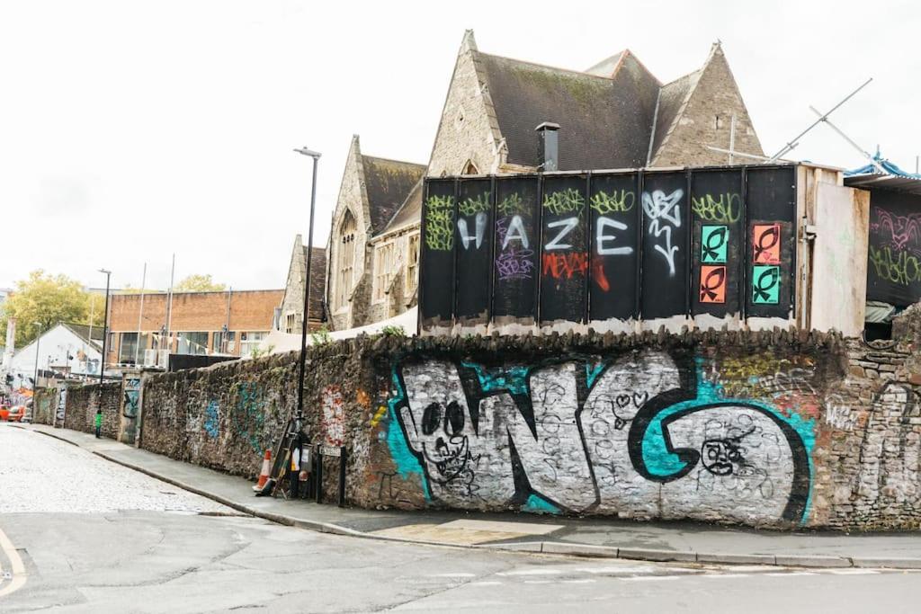 Carmen Eco-pod / Treehouse, Close To Cabot Circus * Bristol