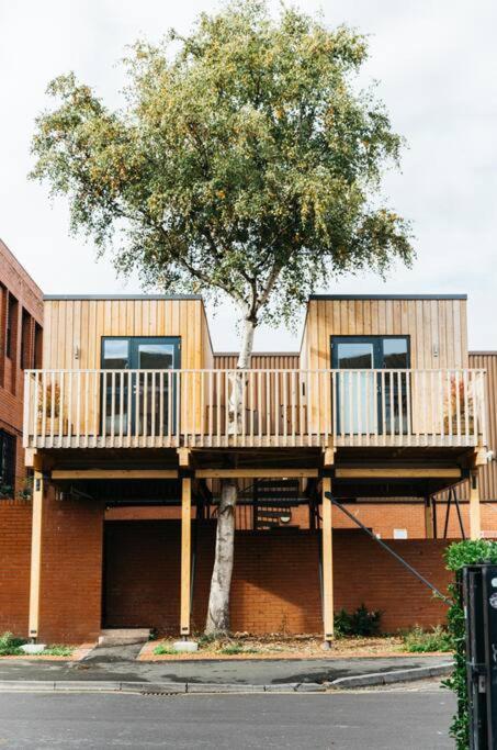 Apartment Carmen Eco-pod / Treehouse, Close To Cabot Circus *