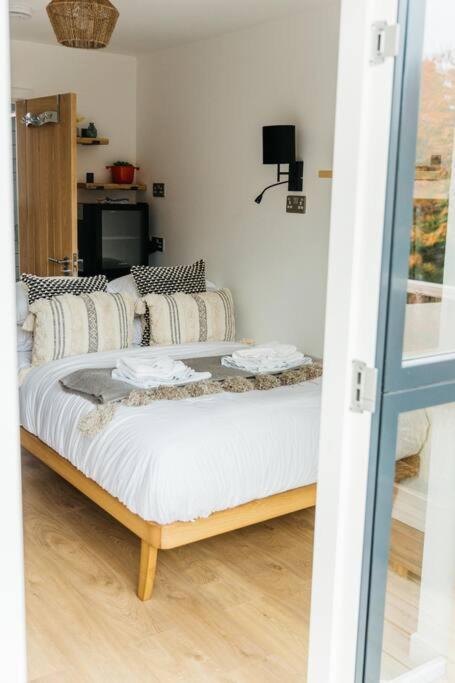 Apartment Delores Eco-pod / Treehouse, Walk To Cabot Circus Bristol