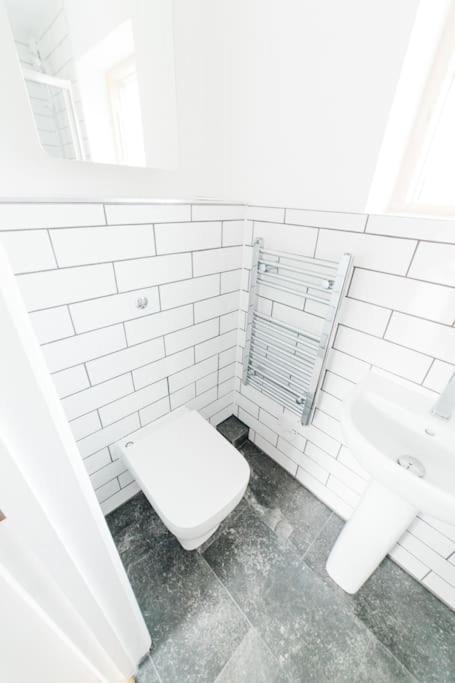 Apartment Delores Eco-pod / Treehouse, Walk To Cabot Circus *