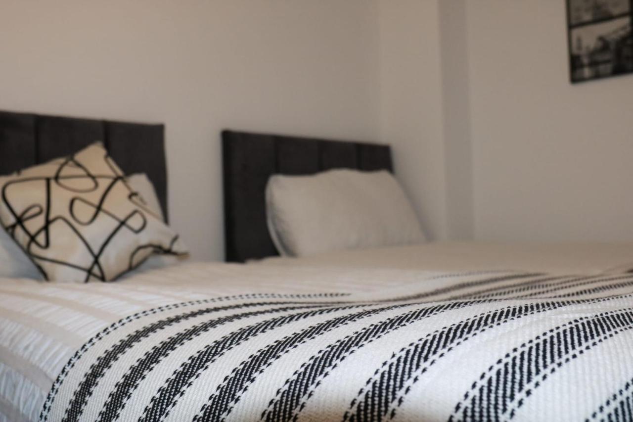 Bradley Stoke Retreat: Refurbished For Extended Group Apartment Bristol