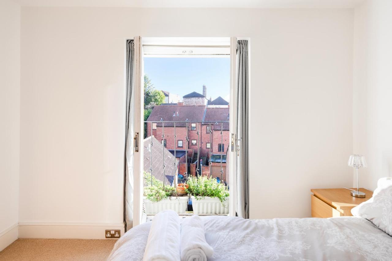 Fabulous 2 Bedroom In Fantastic Clifton - Simply Check In