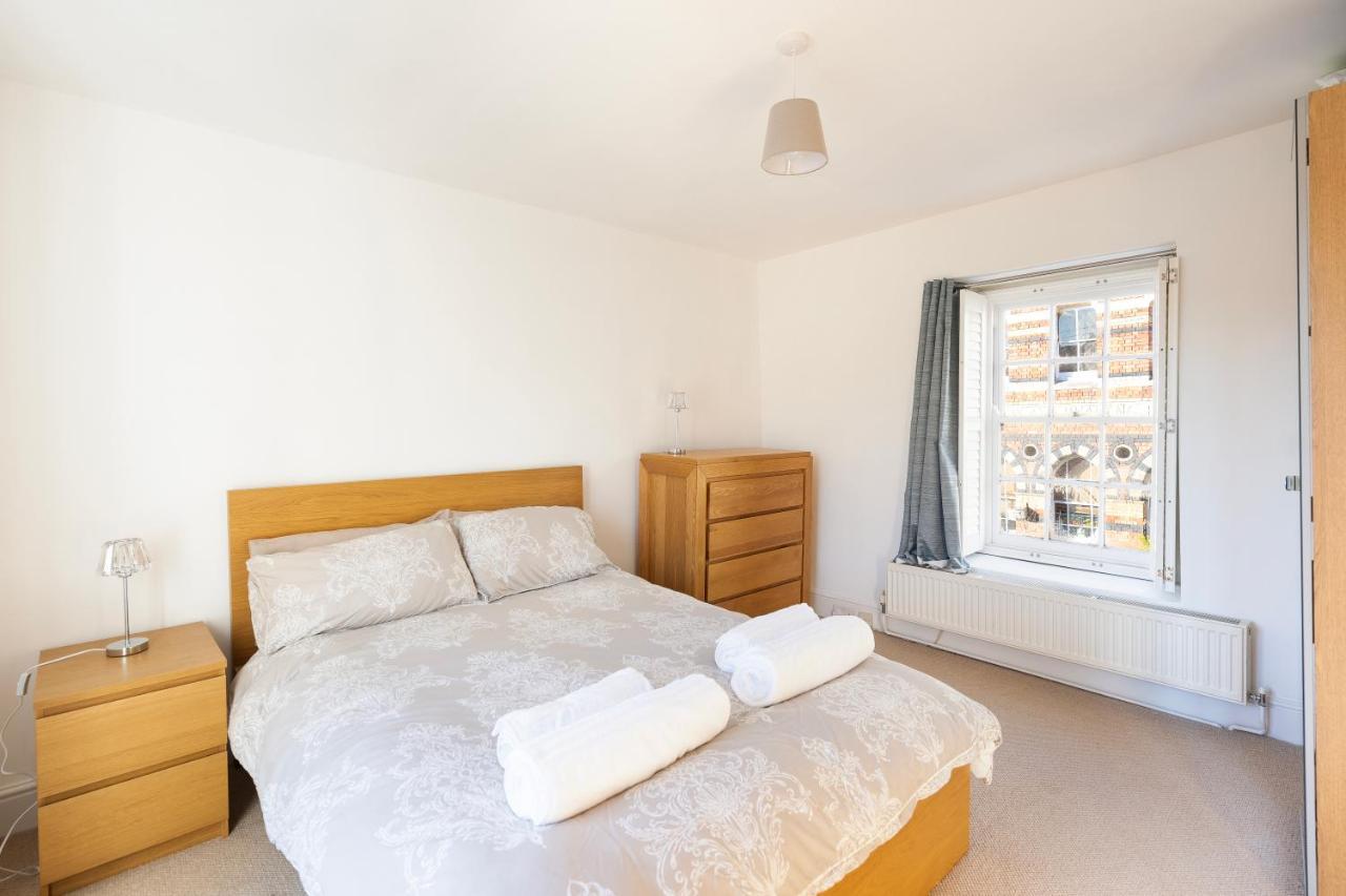 Holiday home Fabulous 2 Bedroom In Fantastic Clifton - Simply Check In