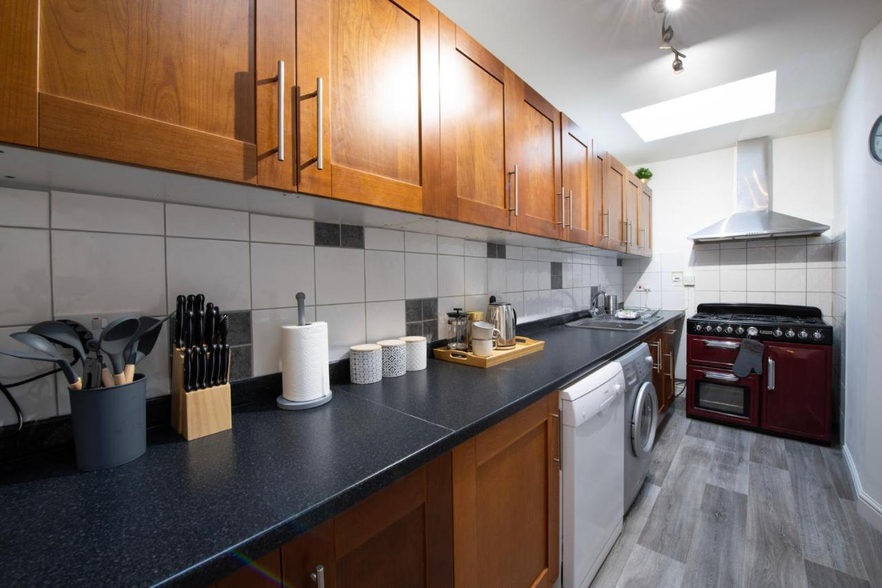 Hampton House - Sleeps 7 - Free Parking And Wifi