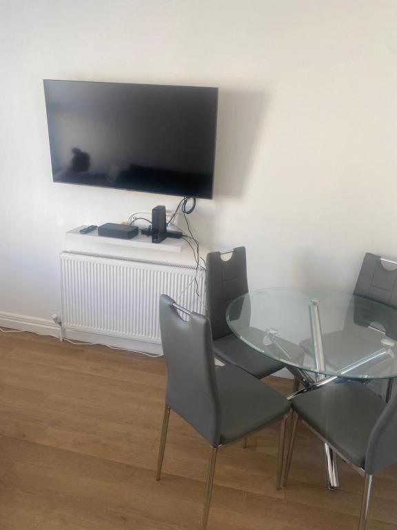 2 Bed Near Stokes Croft Bristol. *