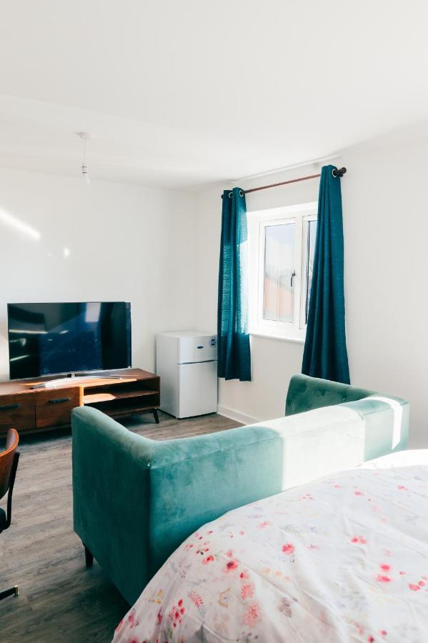 Oakley Place Apartment *