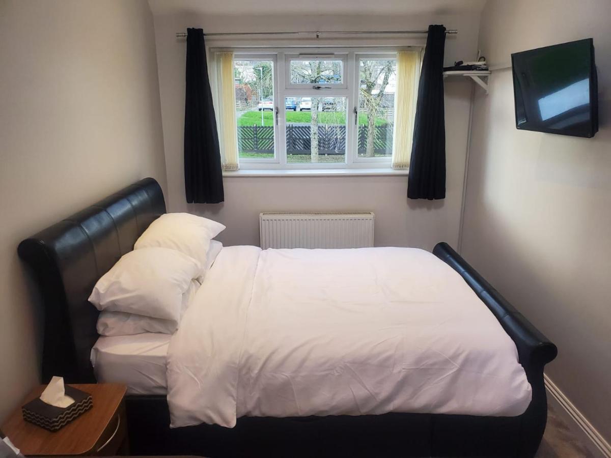 Homestay Large Kingsize Ensuite In Kingswood, Bristol, Bs15 Bristol