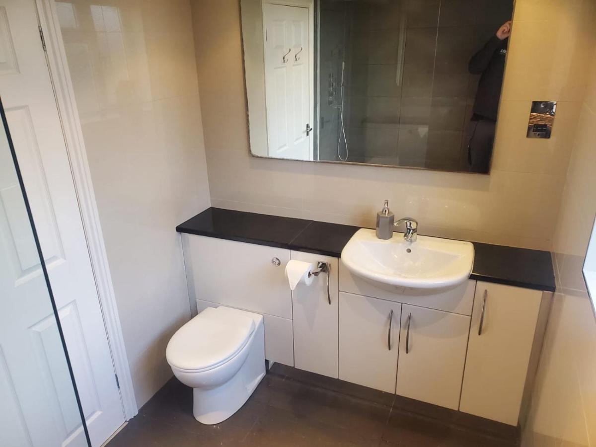 Large Kingsize Ensuite In Kingswood, Bristol, Bs15 Homestay *
