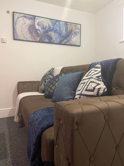 Apartment City Escape! Fishponds Apartment, Bristol, Sleeps Up To 4 Guests