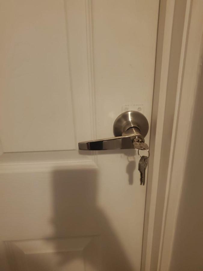 Large Kingsize Ensuite In Kingswood, Bristol, Bs15 *