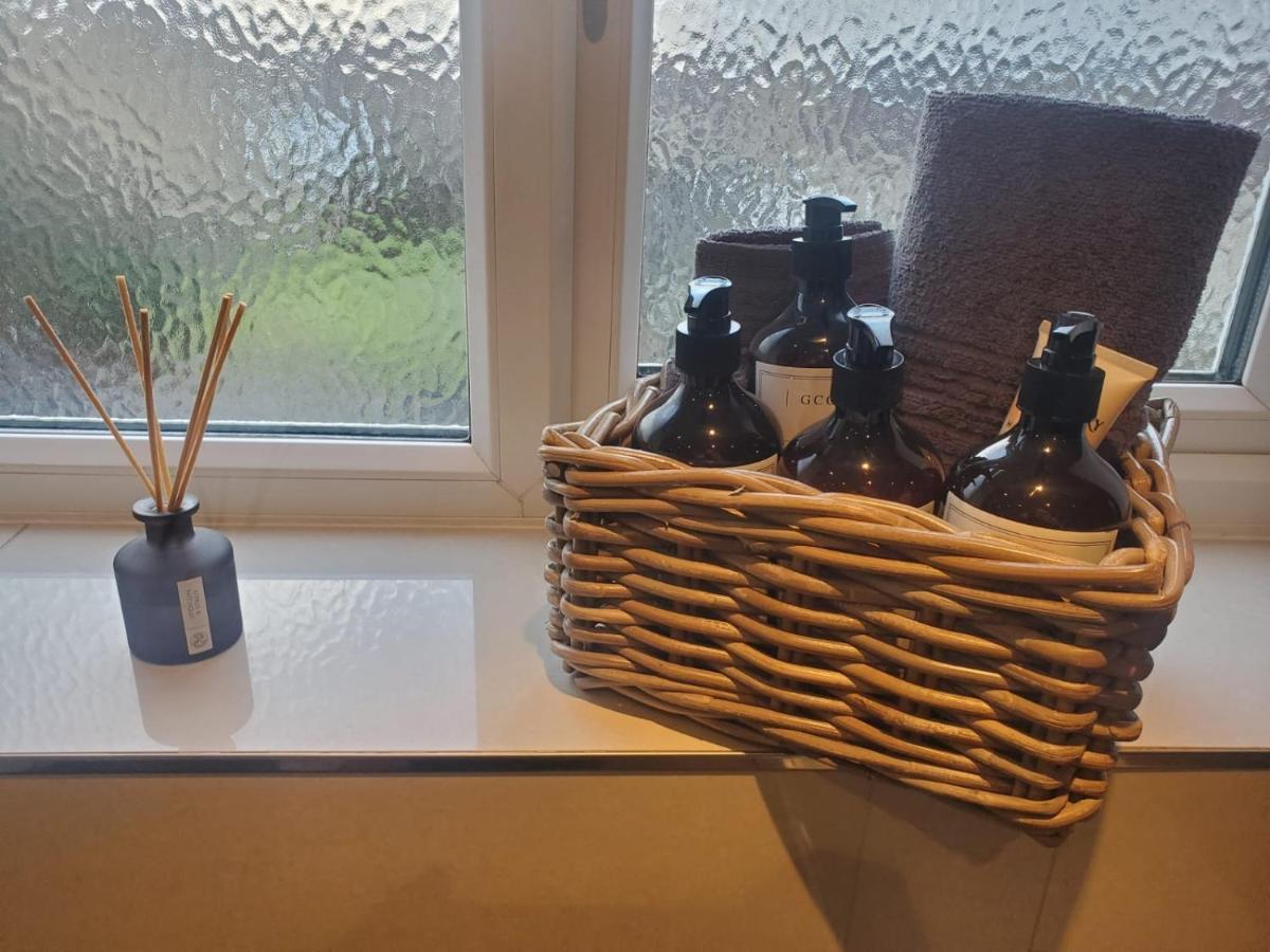 Large Kingsize Ensuite In Kingswood, Bristol, Bs15 Homestay *