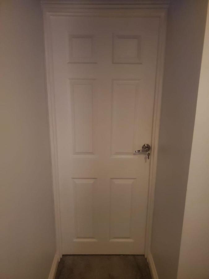 Large Kingsize Ensuite In Kingswood, Bristol, Bs15 *