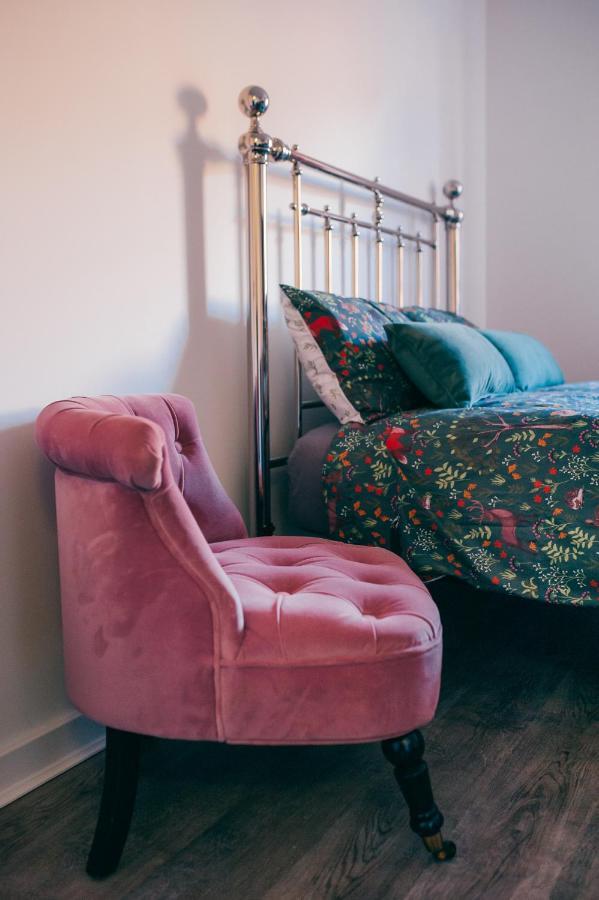 Oakley Place Apartment *