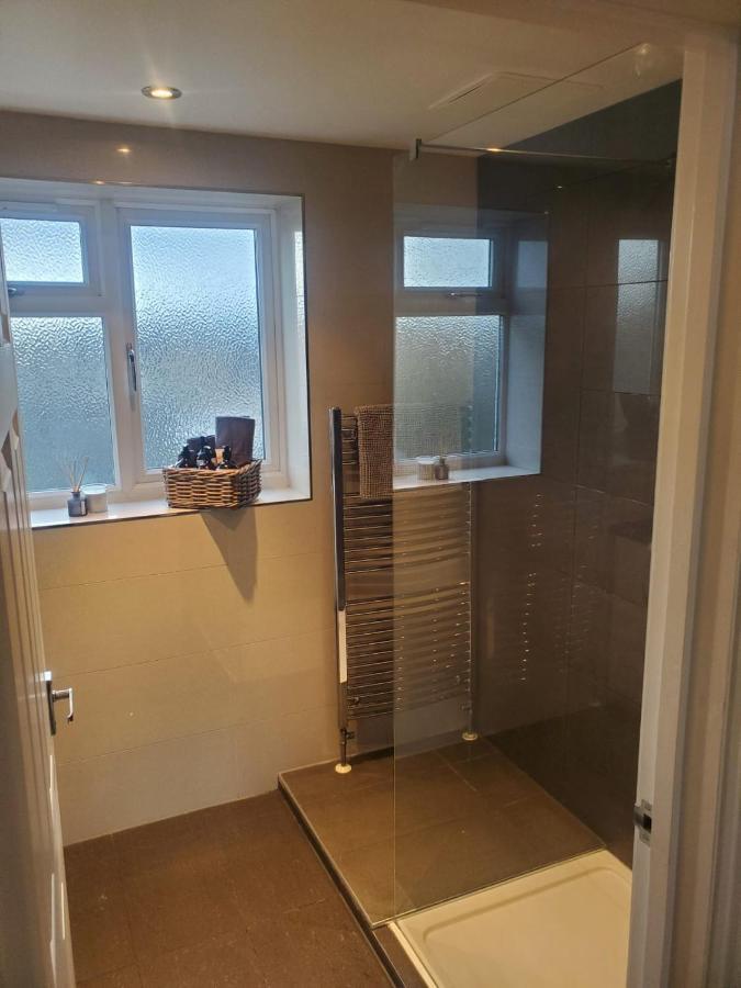 Homestay Large Kingsize Ensuite In Kingswood, Bristol, Bs15 Bristol