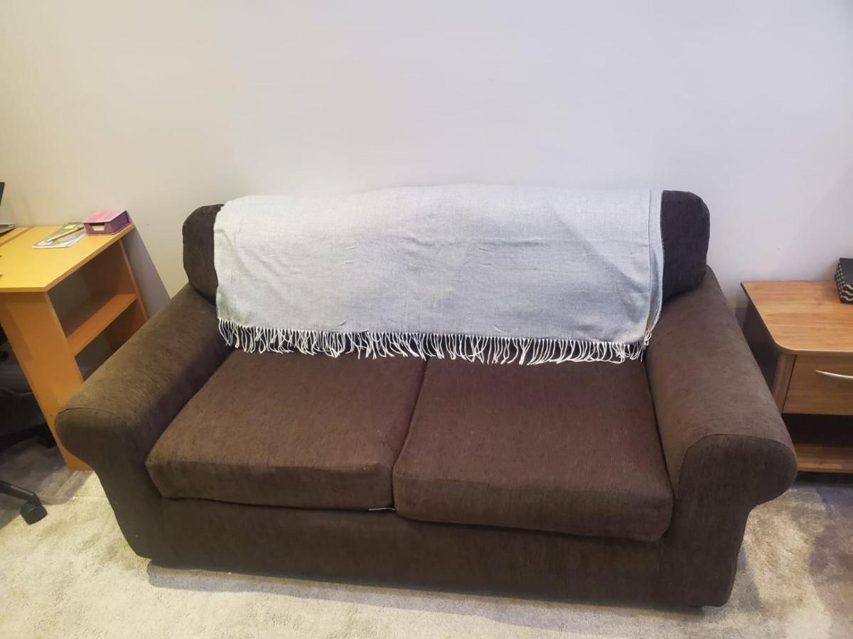 Large Kingsize Ensuite In Kingswood, Bristol, Bs15 Bristol