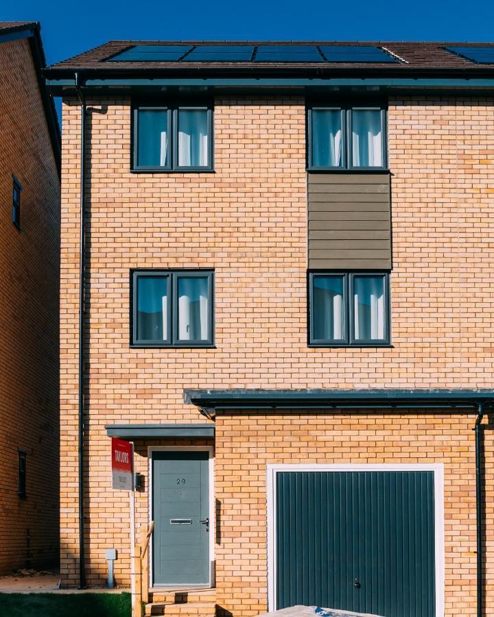 Oakley Place Apartment *