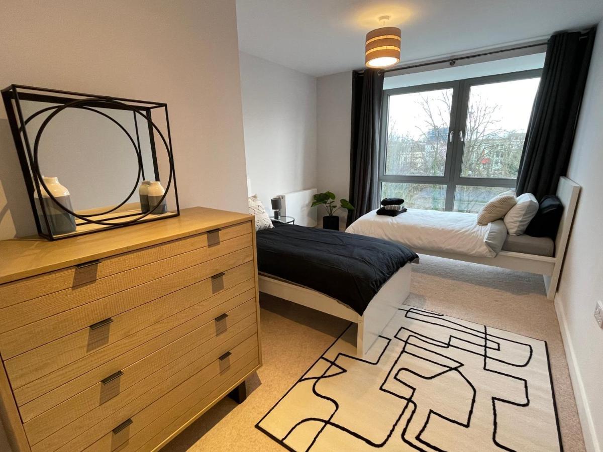 Stunning 2-bed In With Parking Apartment Bristol