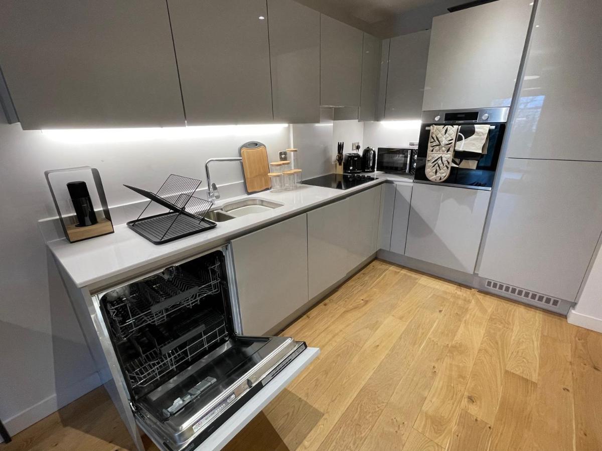 Stunning 2-bed In With Parking