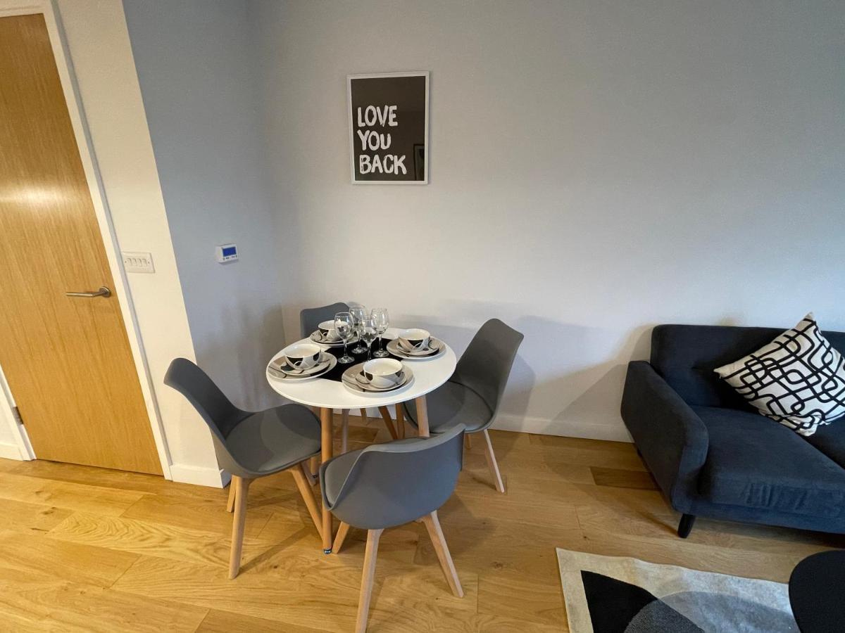 Stunning 2-bed In With Parking *