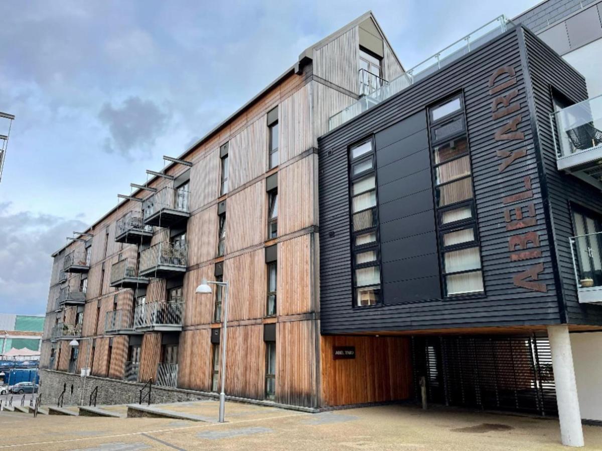 Stunning 2-bed In With Parking Apartment Bristol