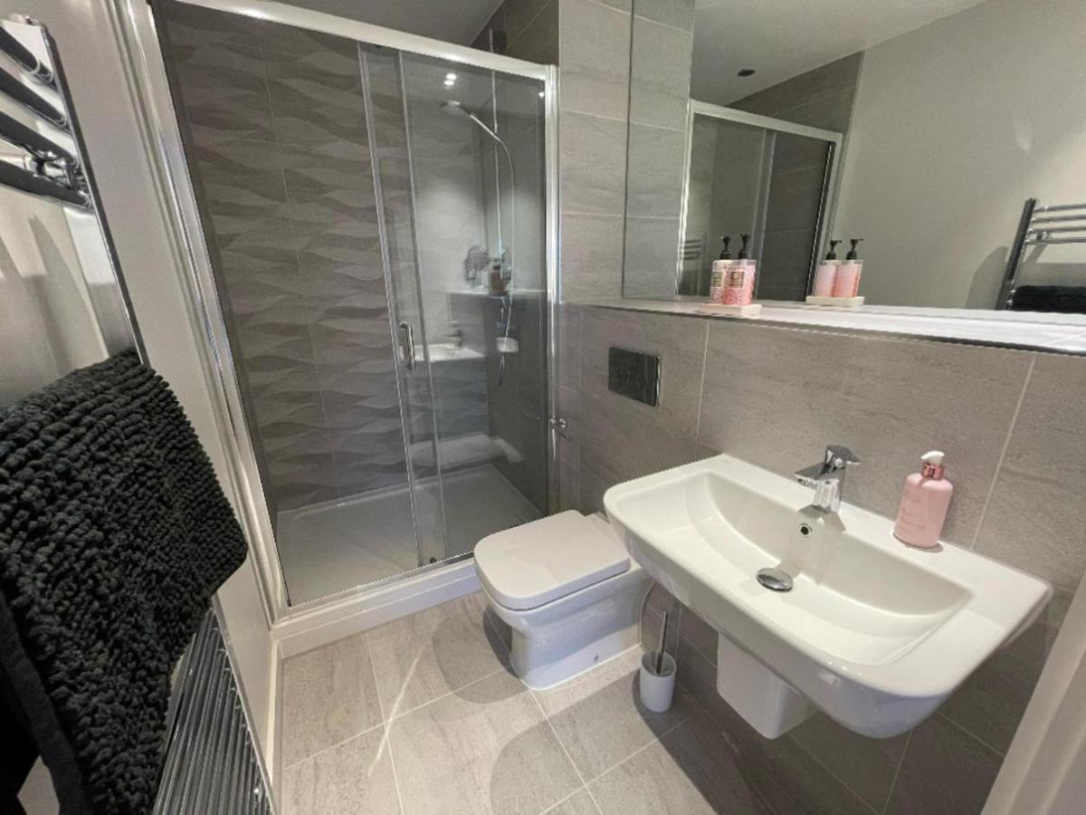 Stunning 2-bed In With Parking Apartment Bristol