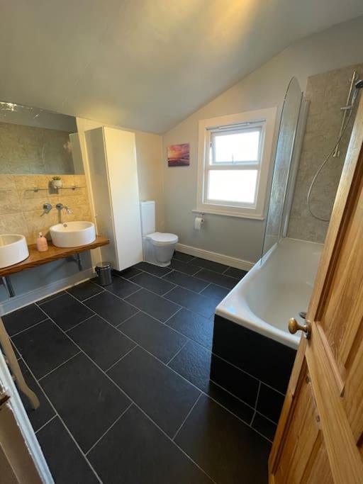 Holiday home Gloucester Rd 2 Mins Away - Fab, New, Trendy House