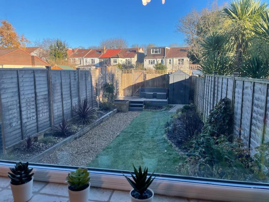 Gloucester Rd 2 Mins Away - Fab, New, Trendy House Holiday home *