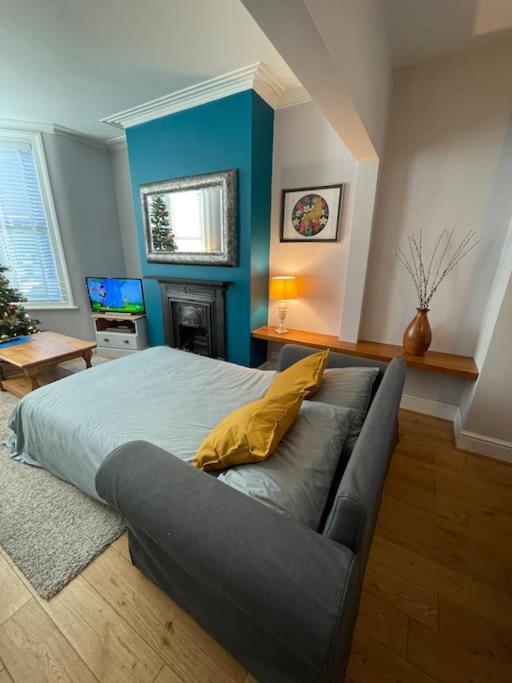 Gloucester Rd 2 Mins Away - Fab, New, Trendy House * Bristol