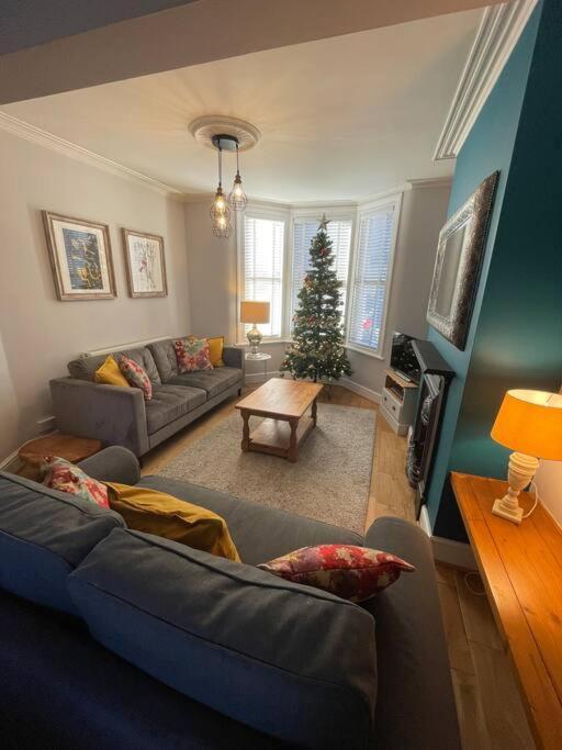 Holiday home Gloucester Rd 2 Mins Away - Fab, New, Trendy House *