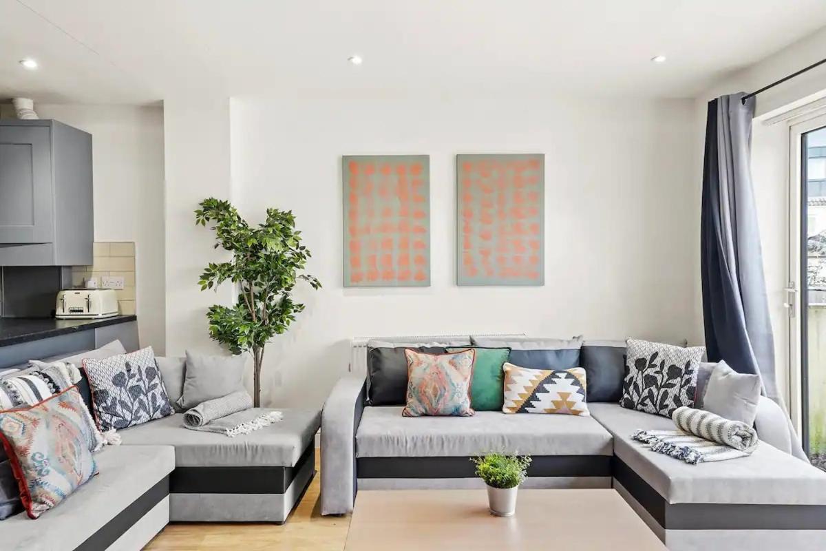 Apartment Modern Apartment - Sleeps 8