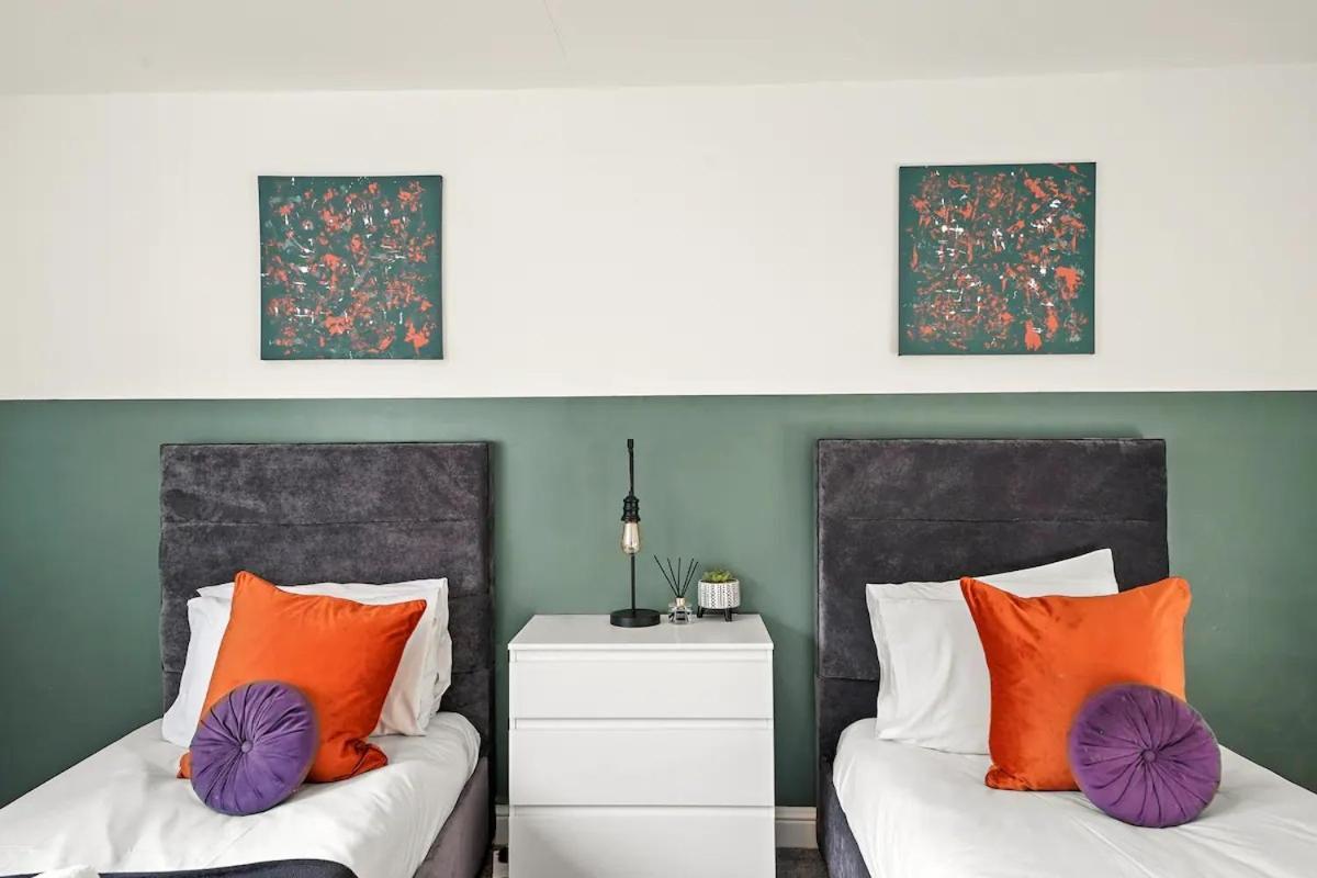Apartment Modern Apartment - Sleeps 8