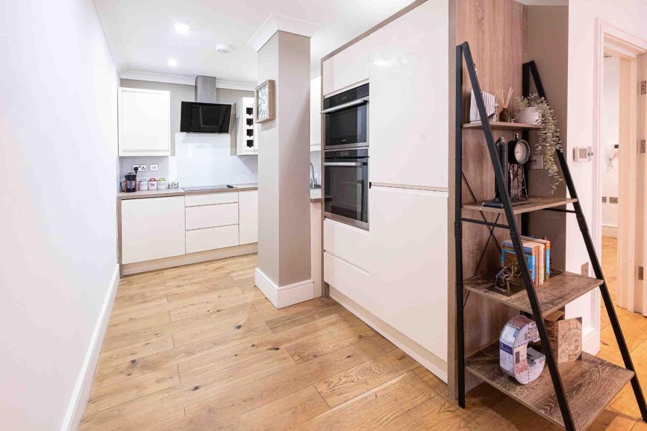 Riverside House Apartment *