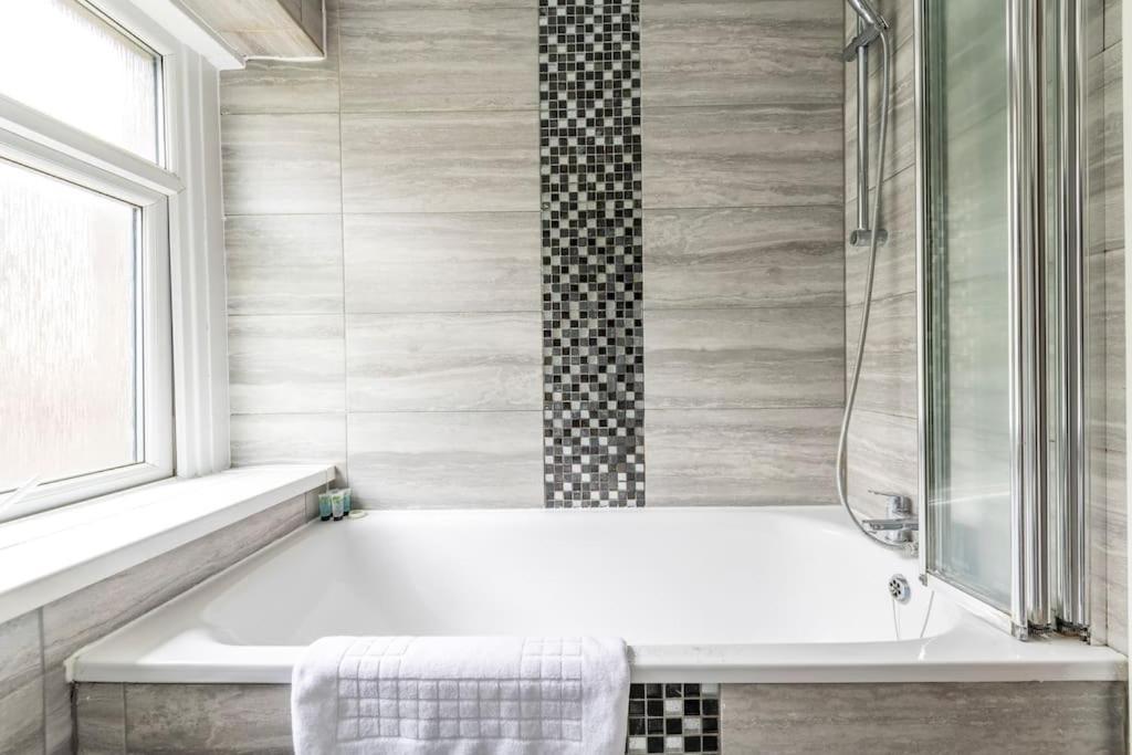 Modern Cotham House #2 By Prescott Apartment *