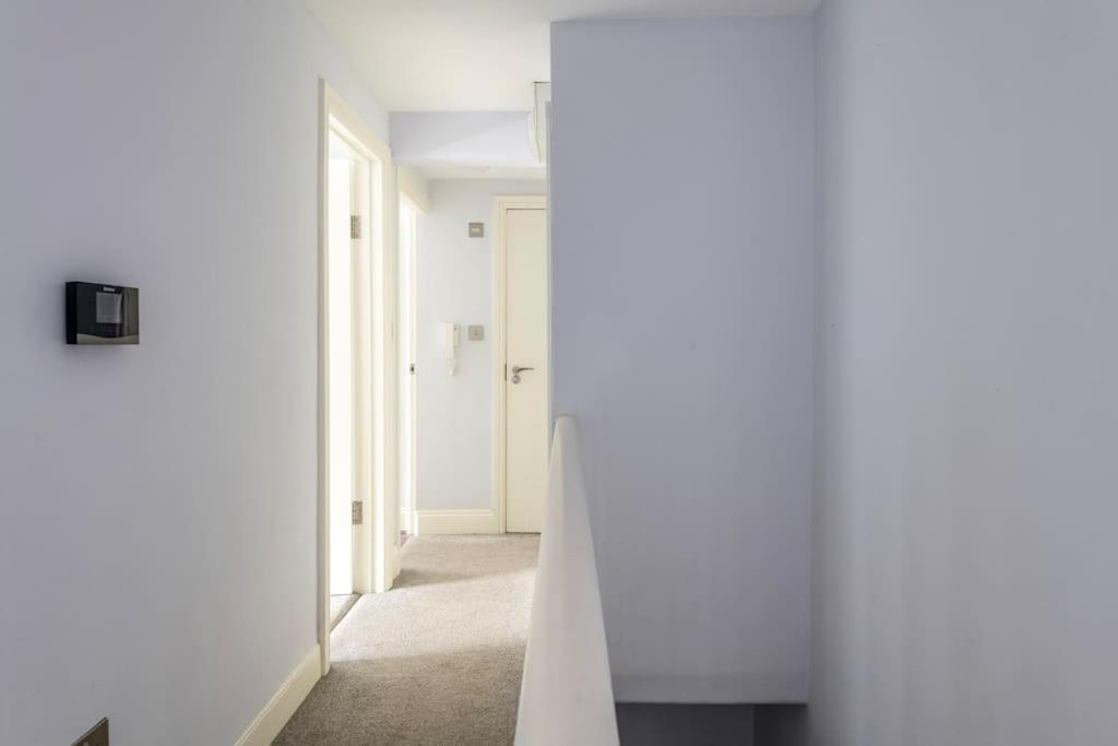 Modern Cotham House #2 By Prescott Apartment *